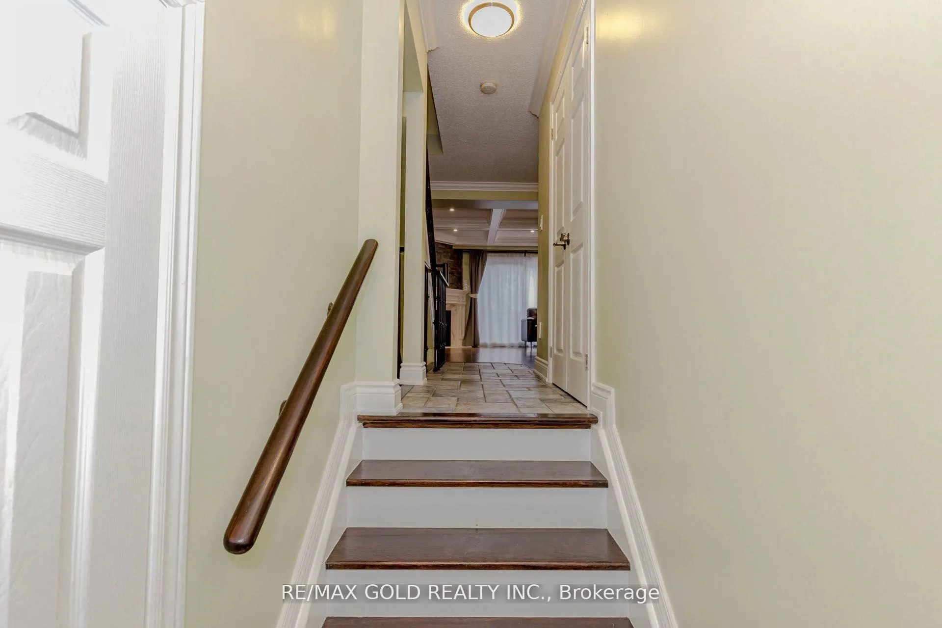 Photo 4 of 24 Wallace Street, Vaughan, West Woodbridge — HOMEH