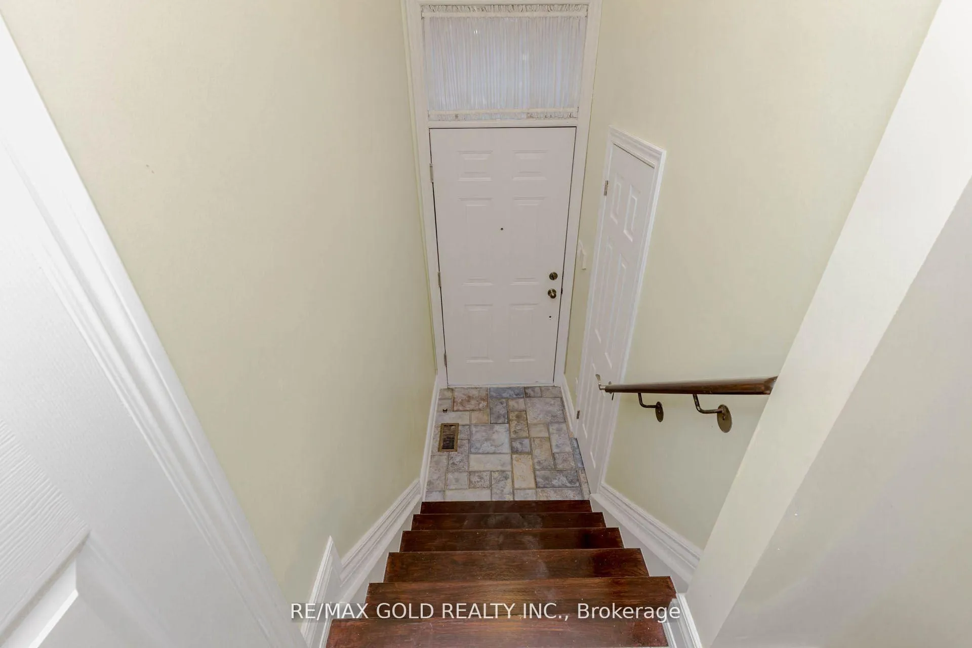 Photo 5 of 24 Wallace Street, Vaughan, West Woodbridge — HOMEH