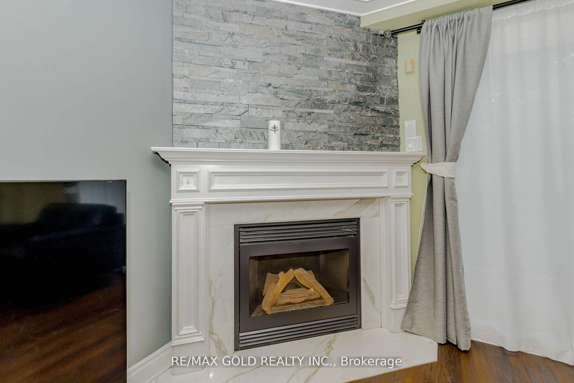Photo 10 of 24 Wallace Street, Vaughan, West Woodbridge — HOMEH