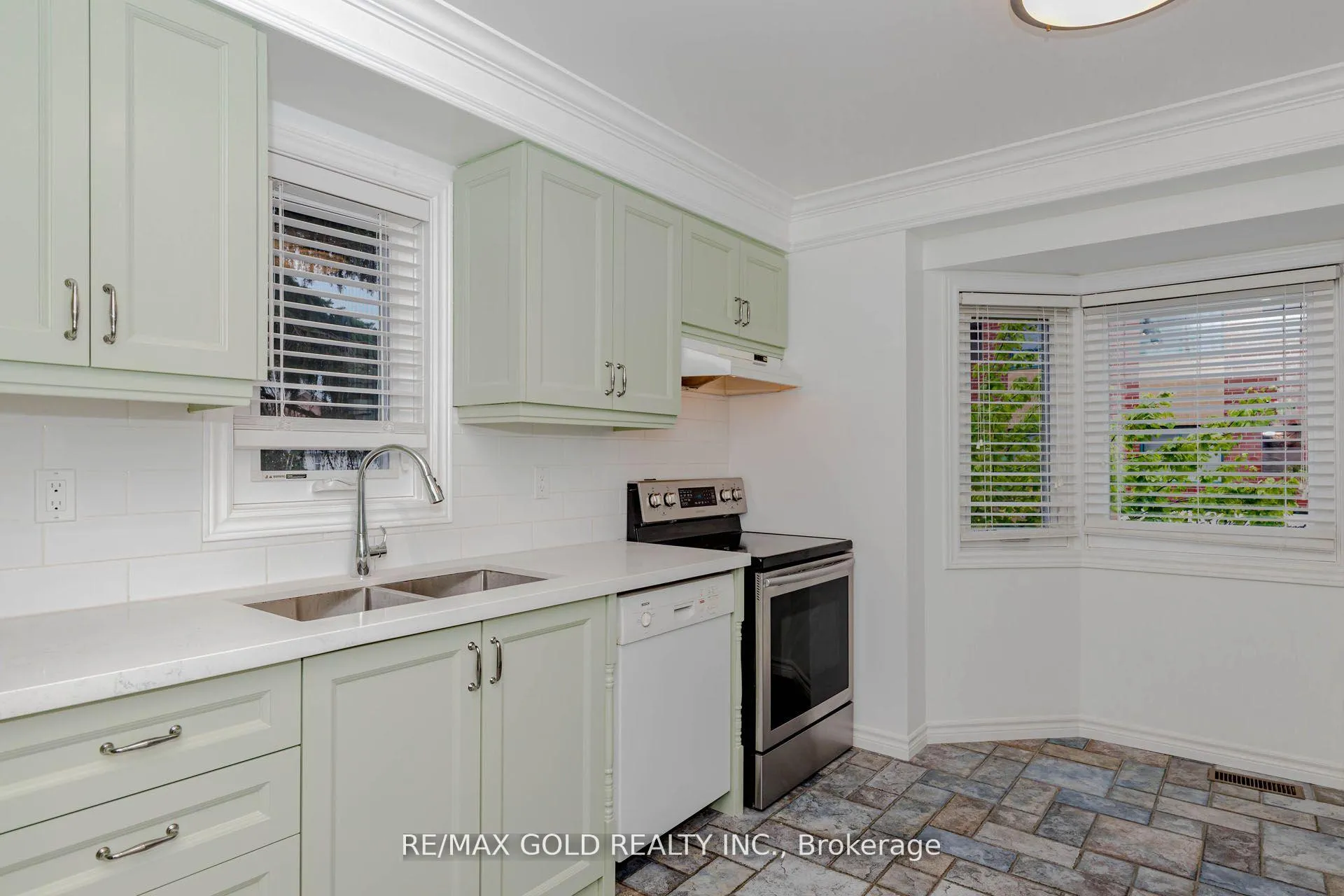 Photo 13 of 24 Wallace Street, Vaughan, West Woodbridge — HOMEH