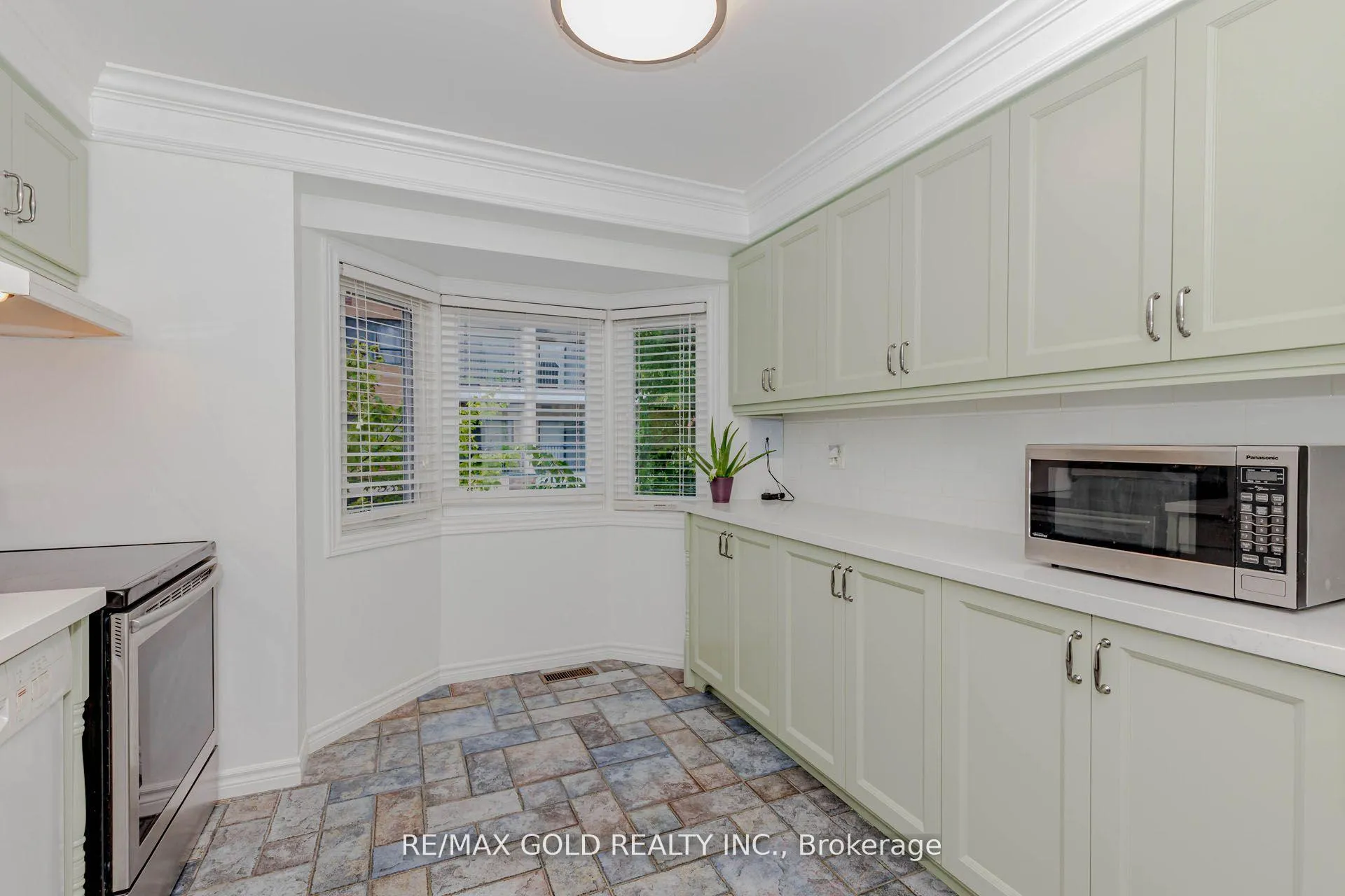 Photo 14 of 24 Wallace Street, Vaughan, West Woodbridge — HOMEH