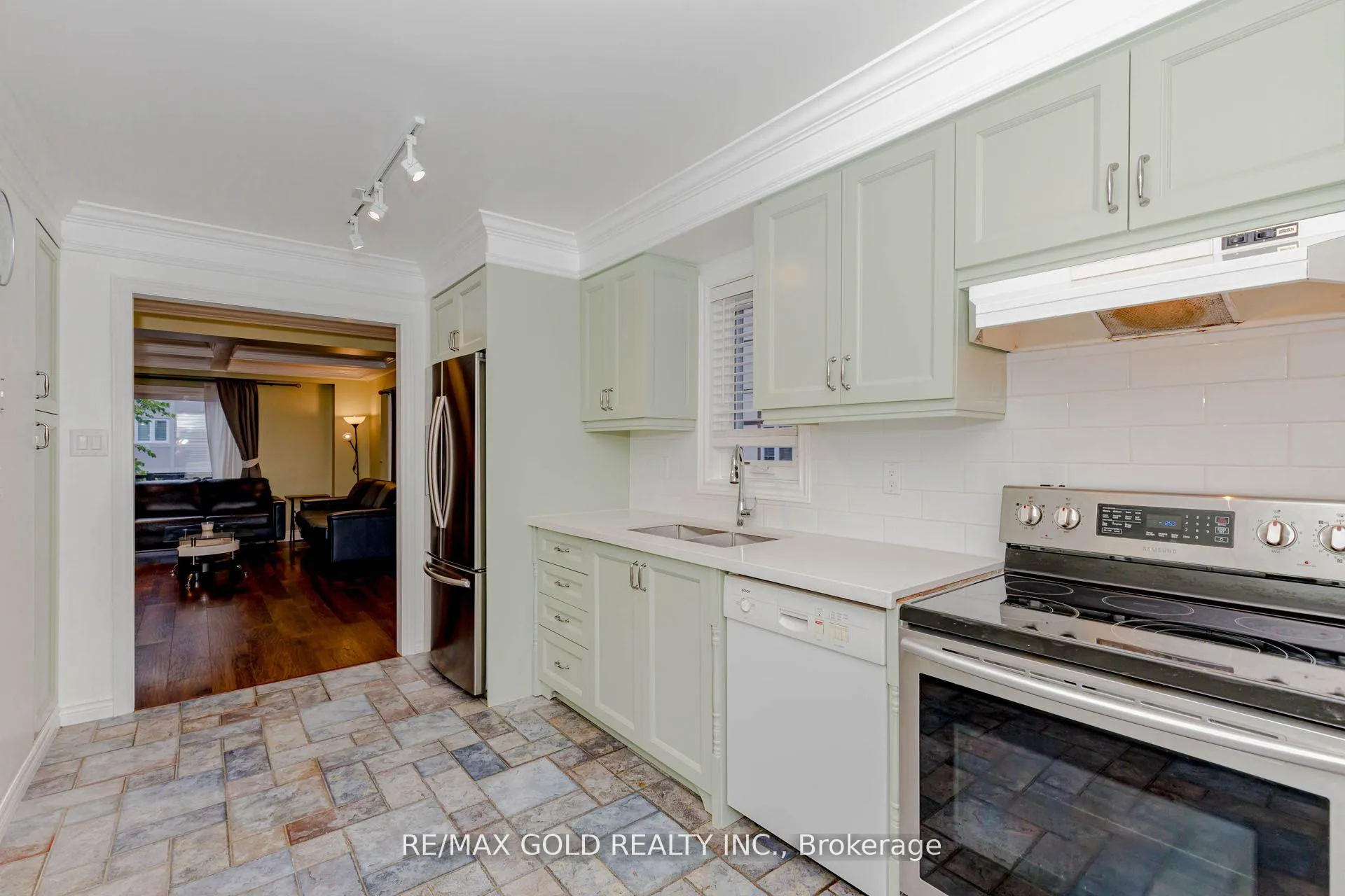 Photo 15 of 24 Wallace Street, Vaughan, West Woodbridge — HOMEH