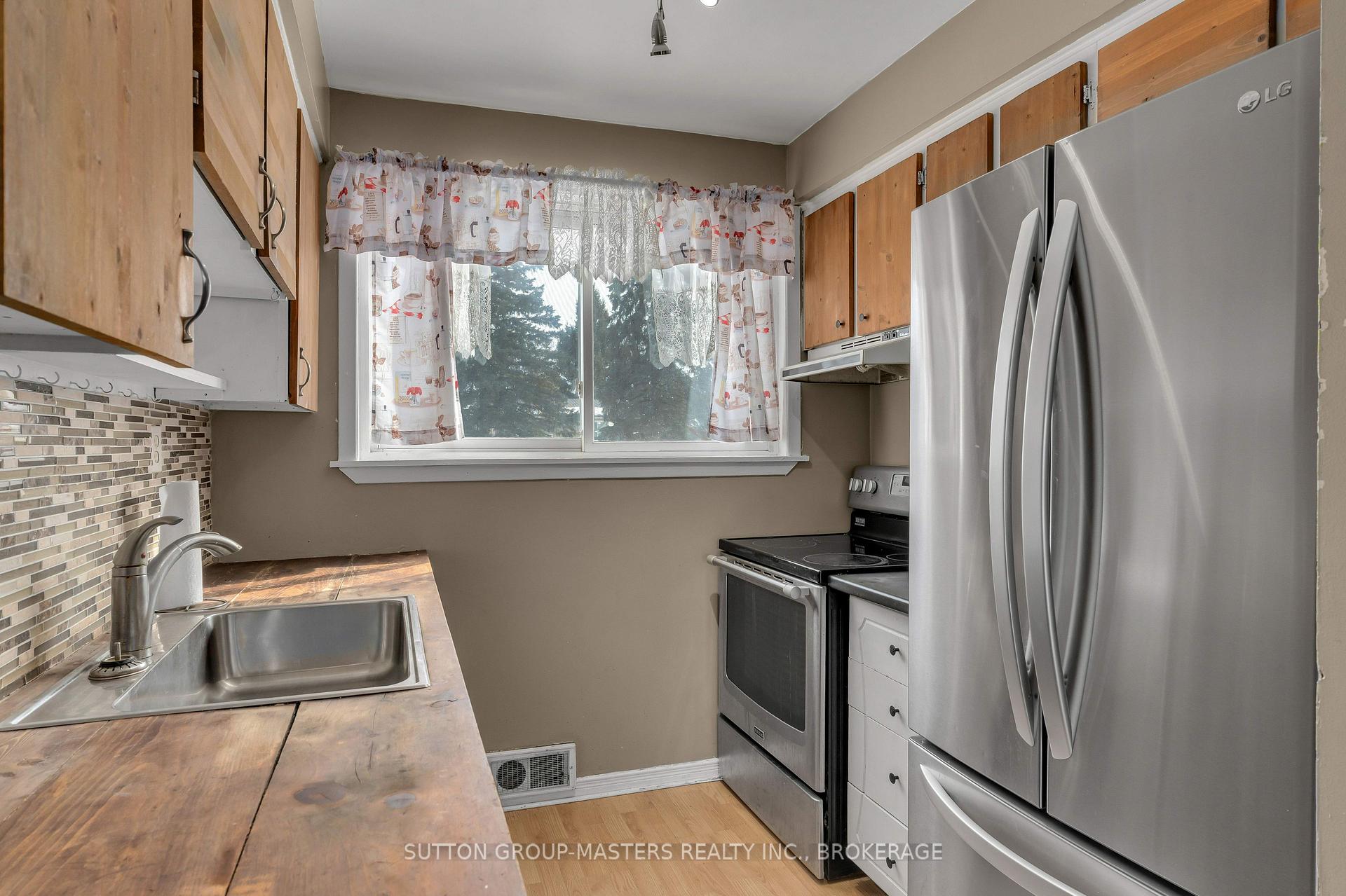 Photo 9 of 314 Forsyth Street, Gananoque — HOMEH