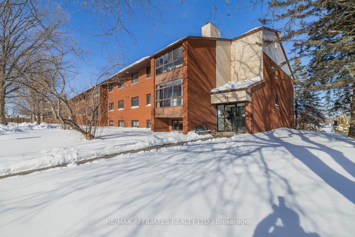 Front of Unit 203, 15 Findlay Avenue