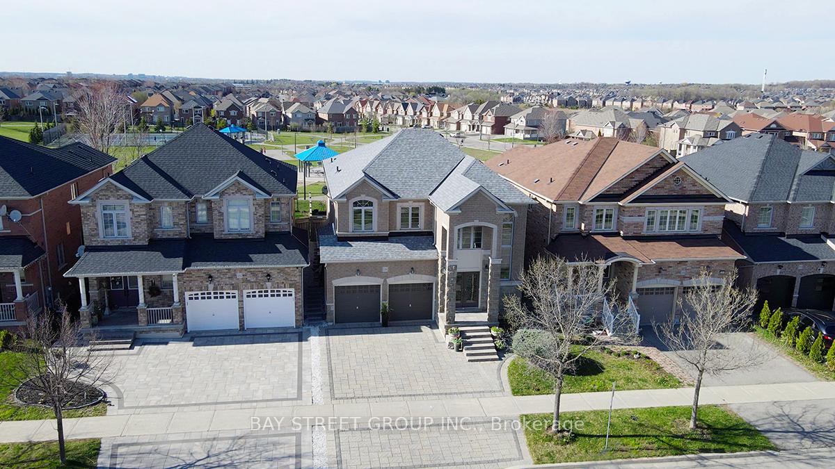 Photo 6 of 256 Borealis Avenue, Aurora, Bayview Northeast — HOMEH