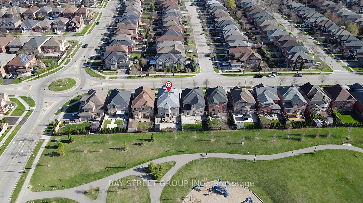 Photo 4 of 256 Borealis Avenue, Aurora, Bayview Northeast — HOMEH