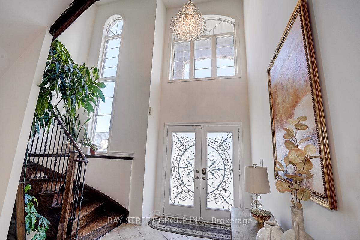 Photo 8 of 256 Borealis Avenue, Aurora, Bayview Northeast — HOMEH