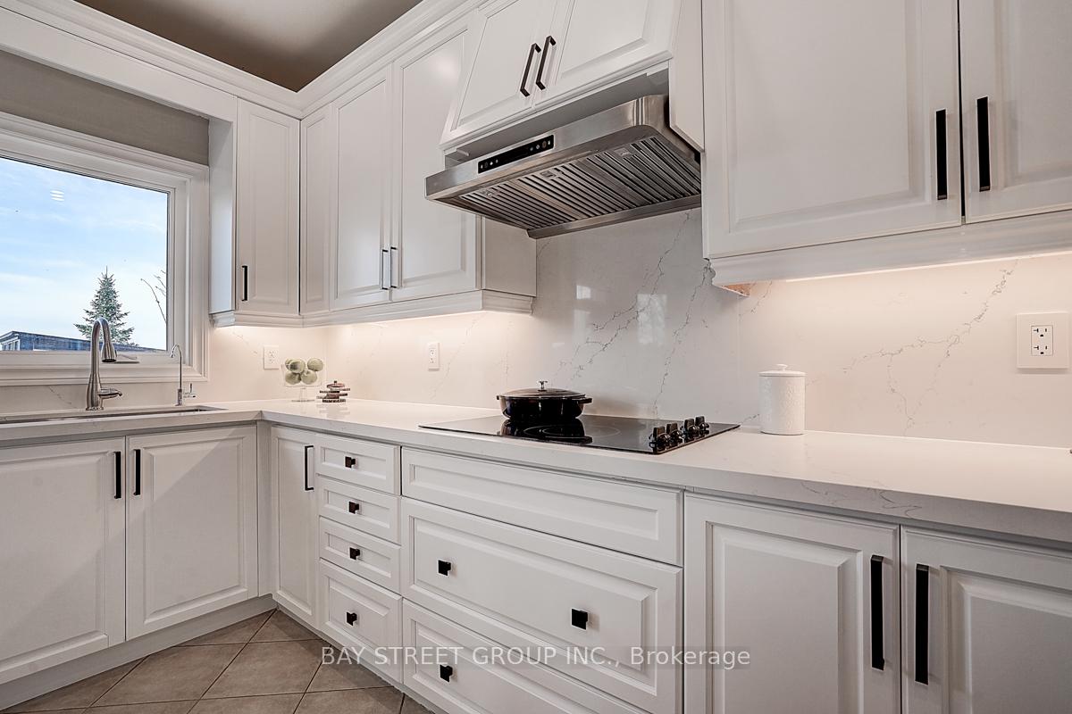 Photo 21 of 256 Borealis Avenue, Aurora, Bayview Northeast — HOMEH