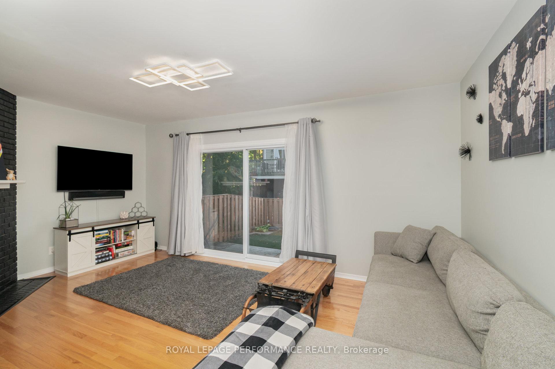 Photo 5 of 1150 Chimney Hill Way, Ottawa, Beacon Hill South — HOMEH