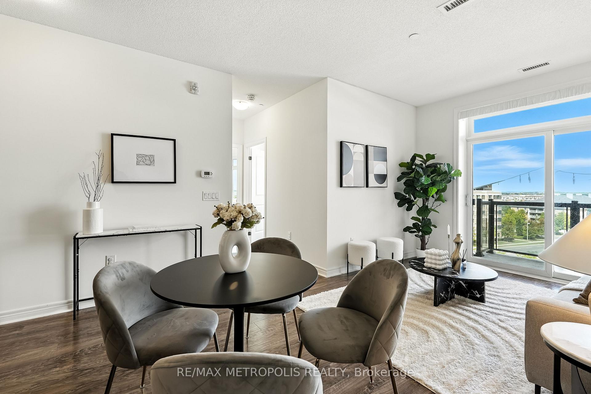 Photo 3 of Unit 729, 7325 Markham Road, Markham, Cedarwood — HOMEH