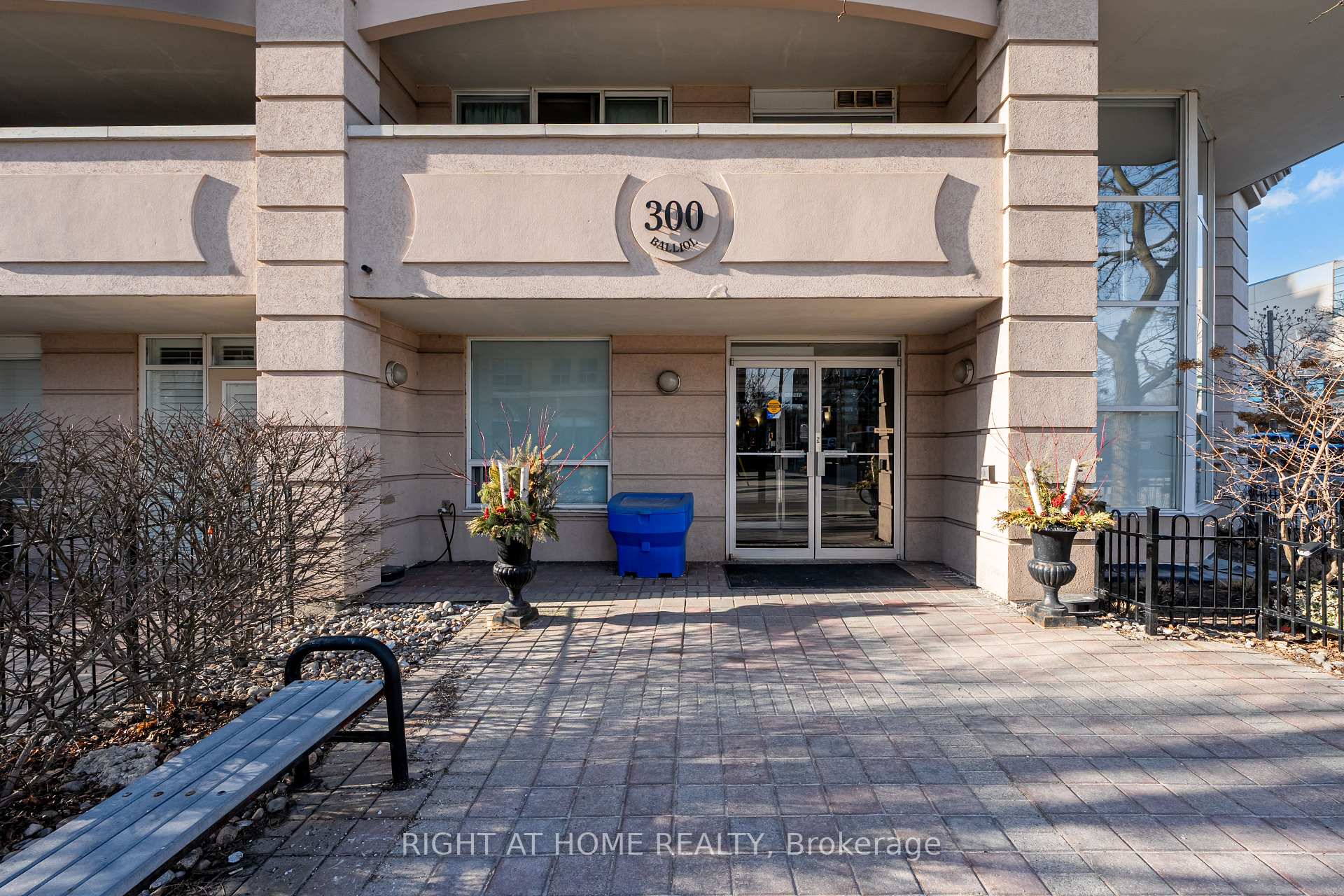 Photo 3 of Unit PH13, 300 Balliol Street, Toronto, Mount Pleasant West — HOMEH