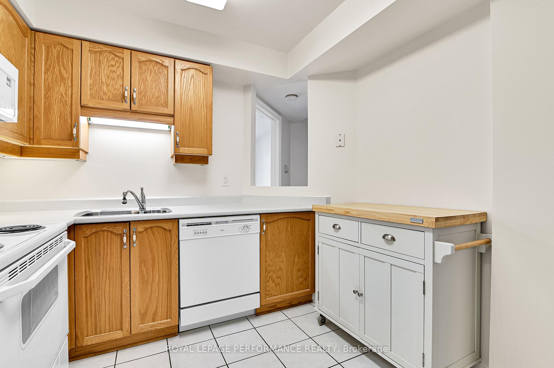 Photo 11 of Unit 106, 3 Meridian Place, Ottawa, Centrepointe — HOMEH