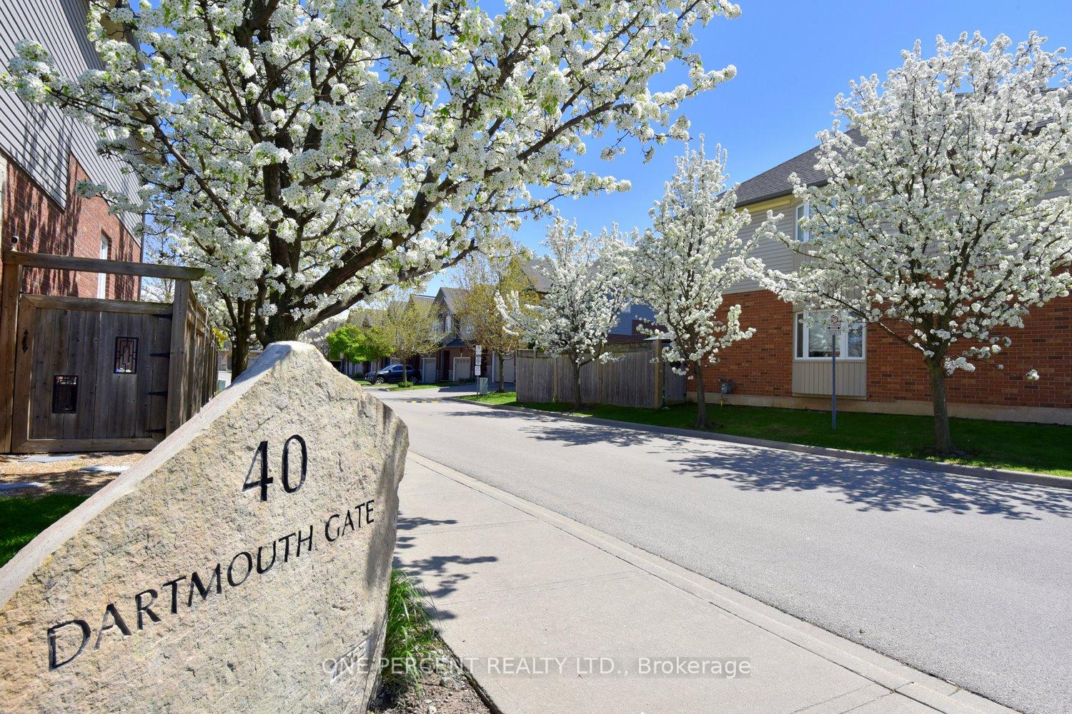 Photo 2 of Unit 24, 40 Dartmouth Gate, Hamilton, Lakeshore — HOMEH