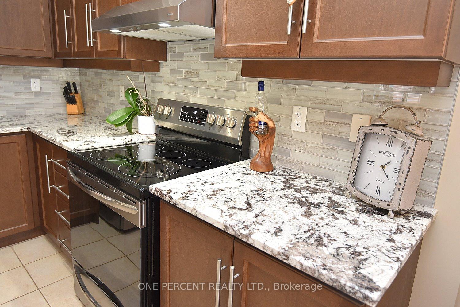 Photo 10 of Unit 24, 40 Dartmouth Gate, Hamilton, Lakeshore — HOMEH