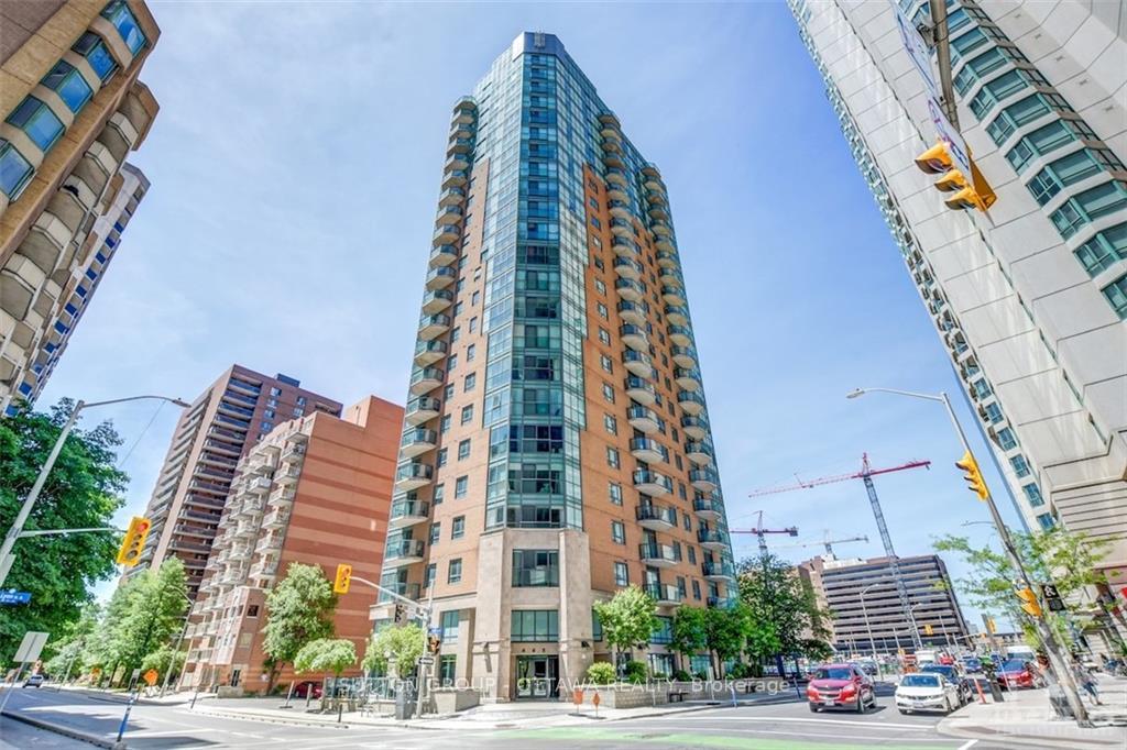 Front of Unit 1001, 445 Laurier Avenue W