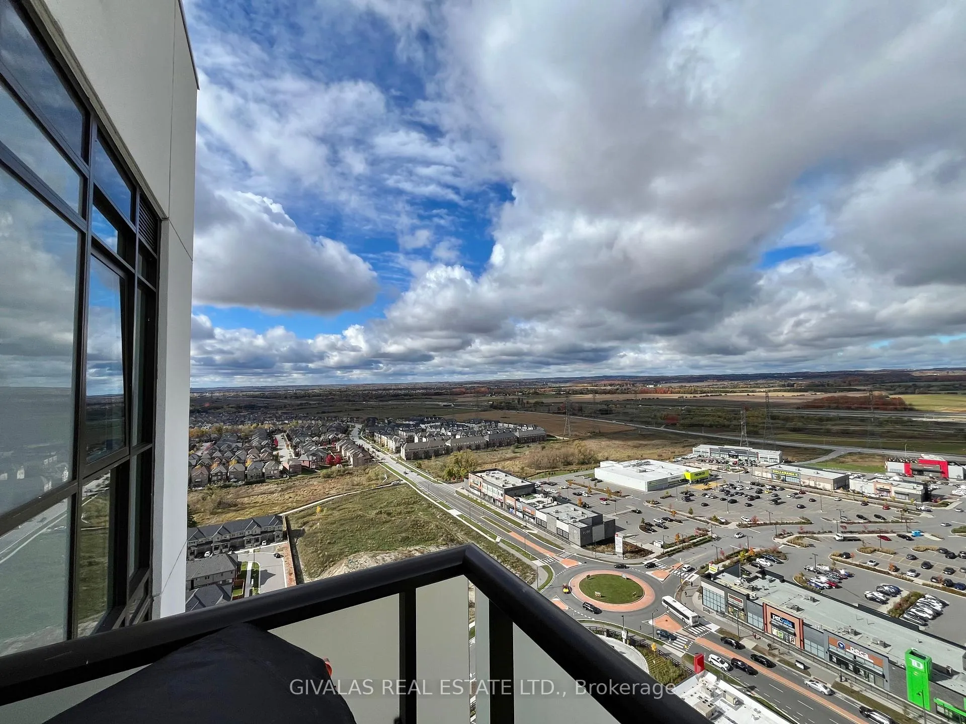 Photo 9 of Unit Ph06, 2550 Simcoe Street N, Oshawa, Windfields — HOMEH