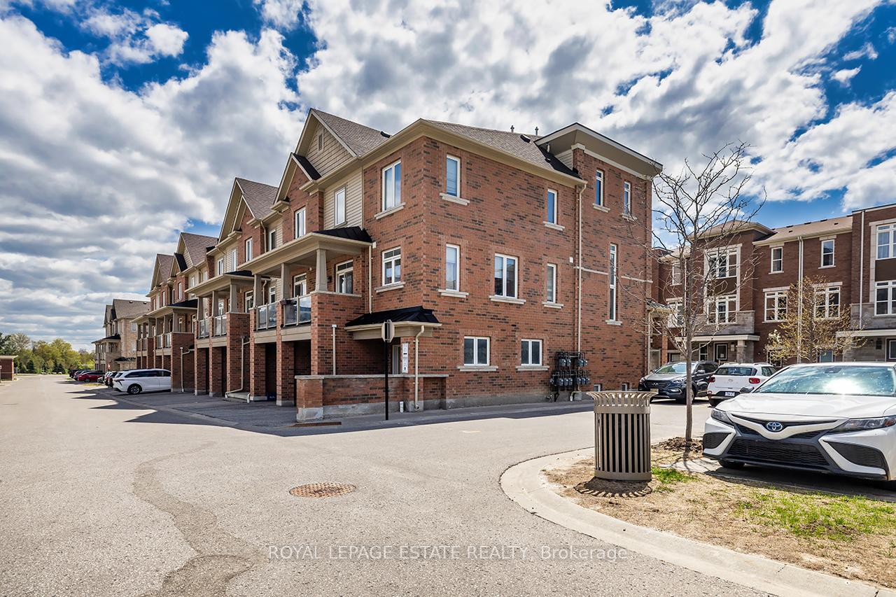 Photo 2 of Unit 112, 1715 Adirondack Chase, Pickering, Duffin Heights — HOMEH