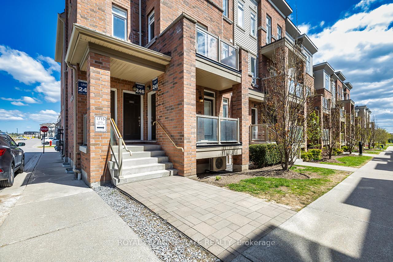 Photo 4 of Unit 112, 1715 Adirondack Chase, Pickering, Duffin Heights — HOMEH