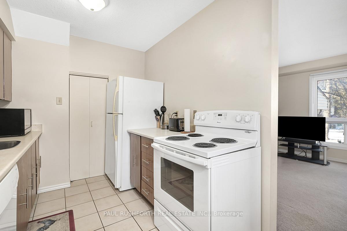 Photo 3 of 16B Sonnet Crescent, Ottawa, Westcliffe Estates — HOMEH