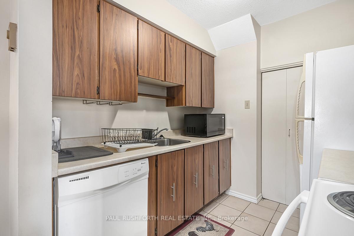 Photo 4 of 16B Sonnet Crescent, Ottawa, Westcliffe Estates — HOMEH
