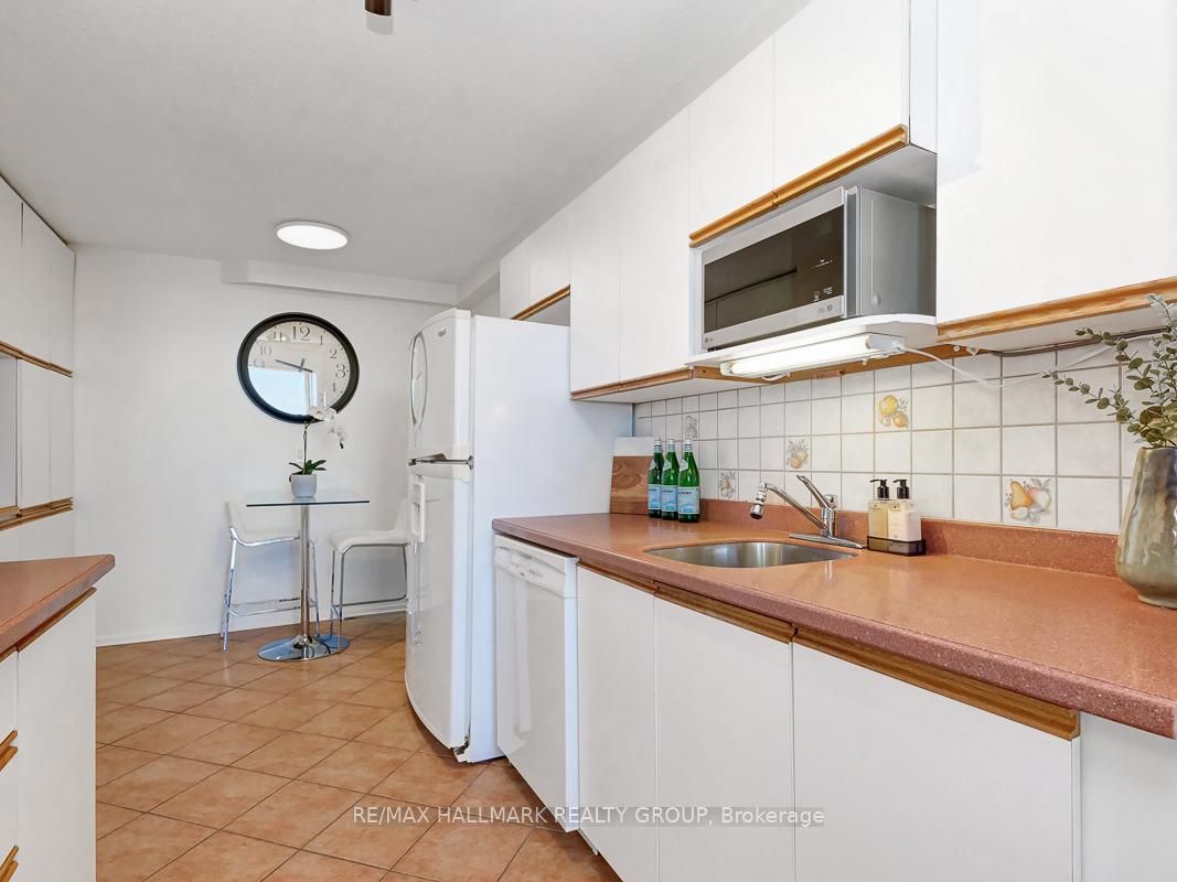 Photo 15 of Unit 702, 505 St Laurent Boulevard, Ottawa, Viscount Alexander Park — HOMEH