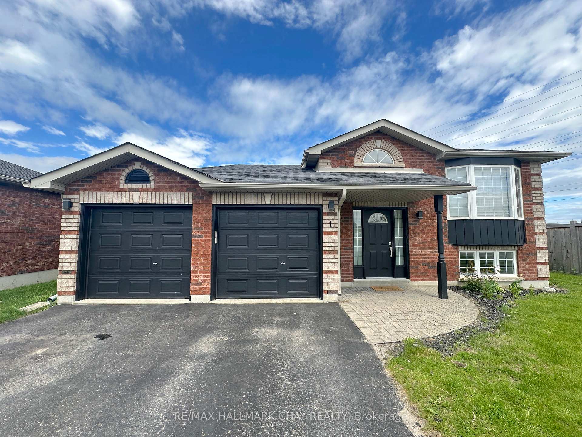 Photo 2 of 1 Pacific Avenue, Barrie, Little Lake — HOMEH