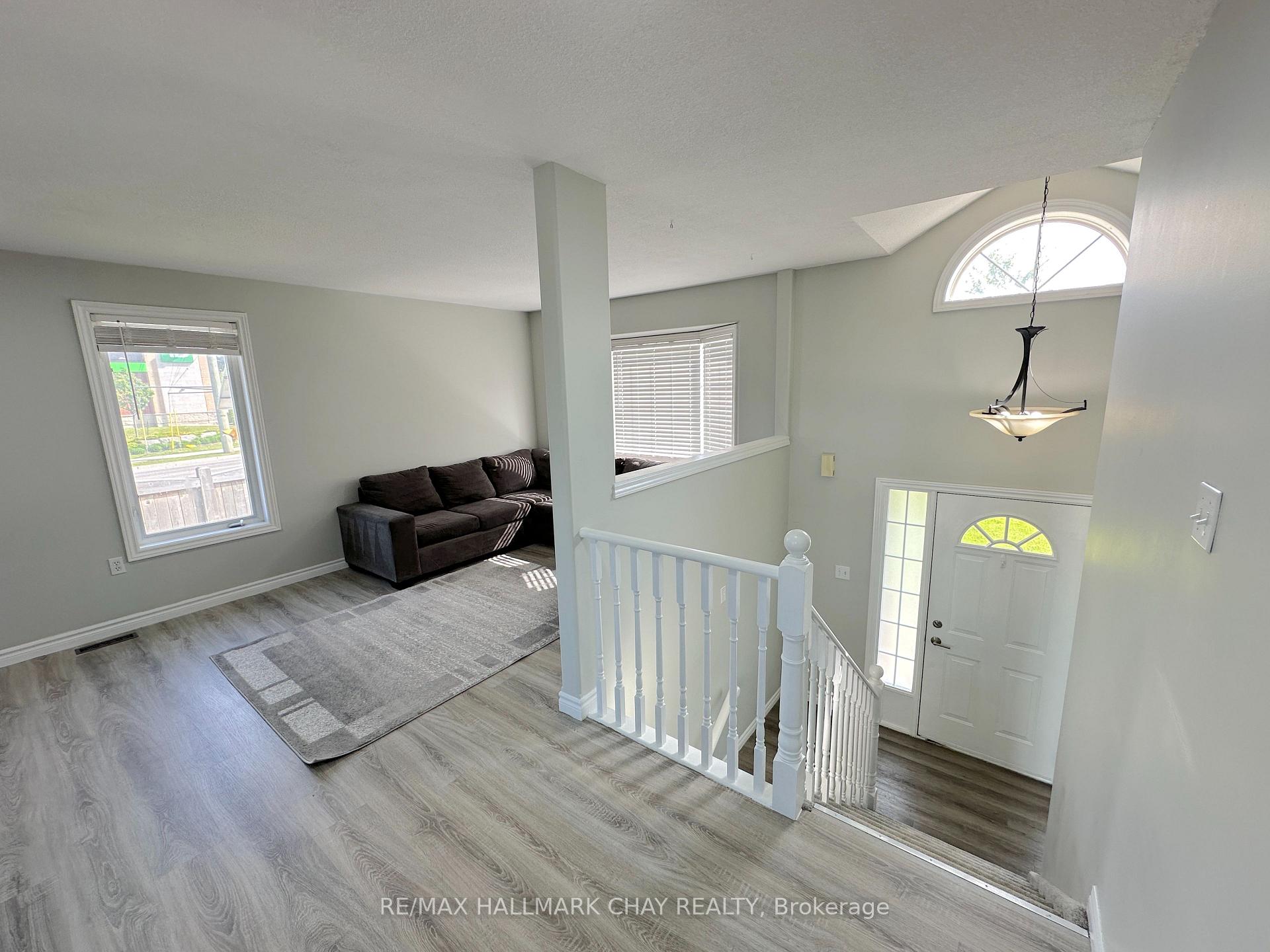 Photo 5 of 1 Pacific Avenue, Barrie, Little Lake — HOMEH