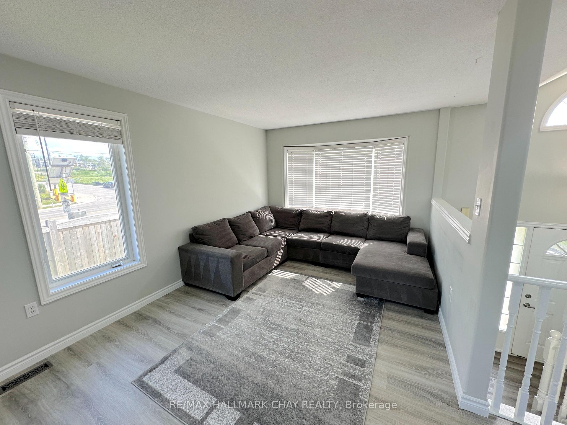 Photo 6 of 1 Pacific Avenue, Barrie, Little Lake — HOMEH