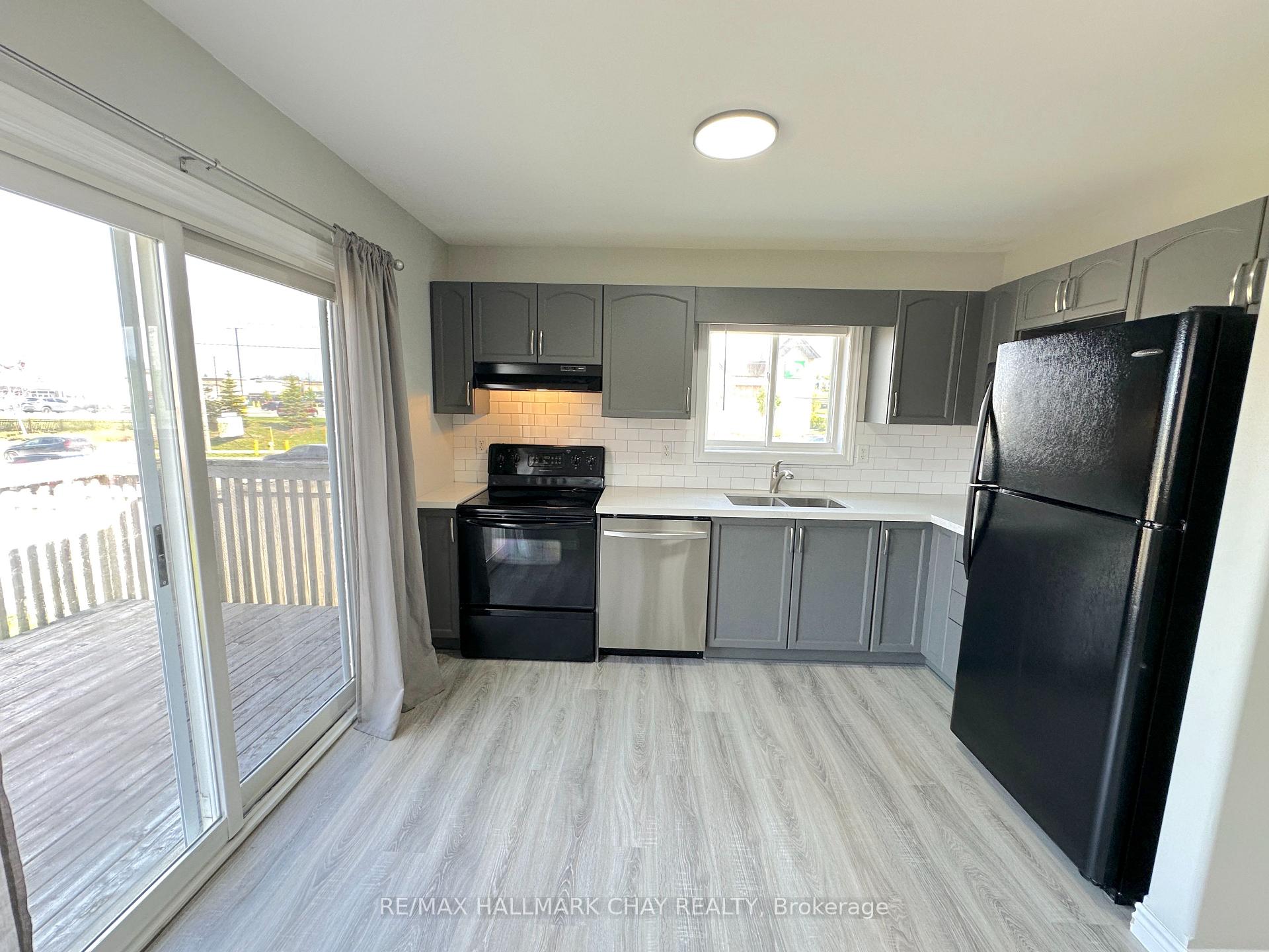 Photo 13 of 1 Pacific Avenue, Barrie, Little Lake — HOMEH