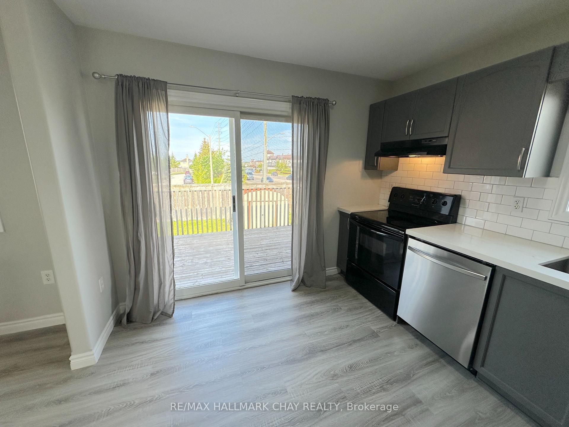 Photo 15 of 1 Pacific Avenue, Barrie, Little Lake — HOMEH
