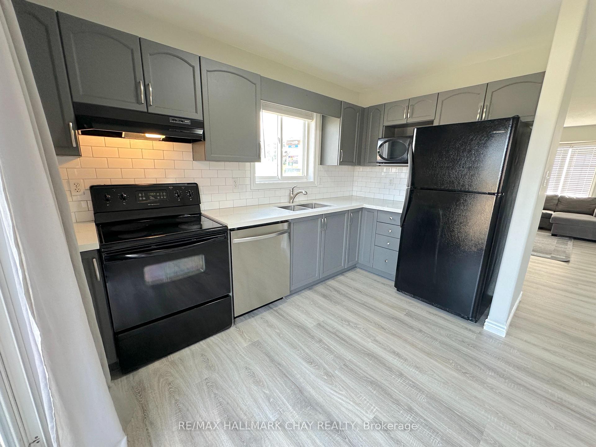 Photo 17 of 1 Pacific Avenue, Barrie, Little Lake — HOMEH
