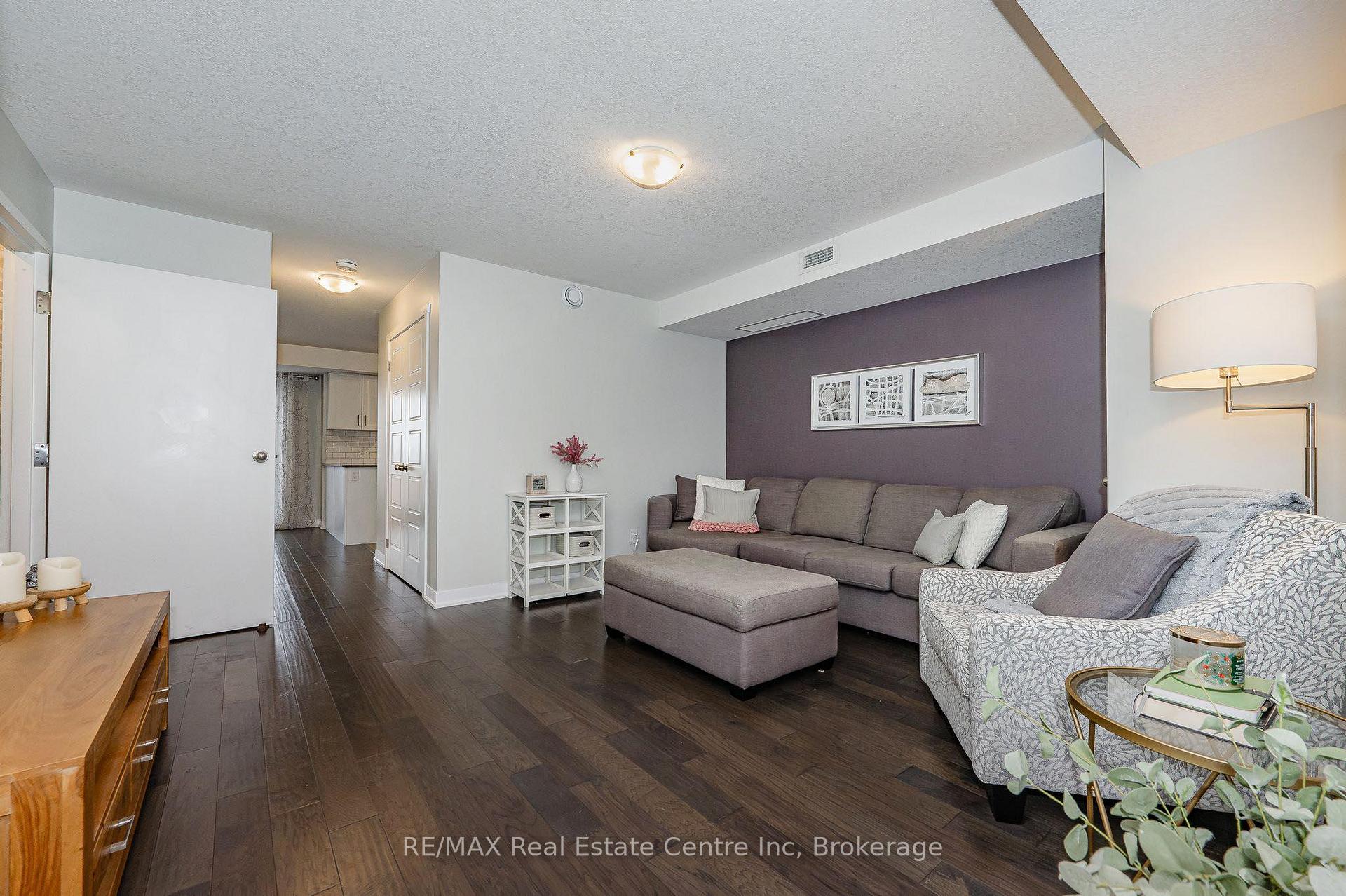 Photo 12 of Unit B4, 190 Century Hill Drive, Kitchener — HOMEH