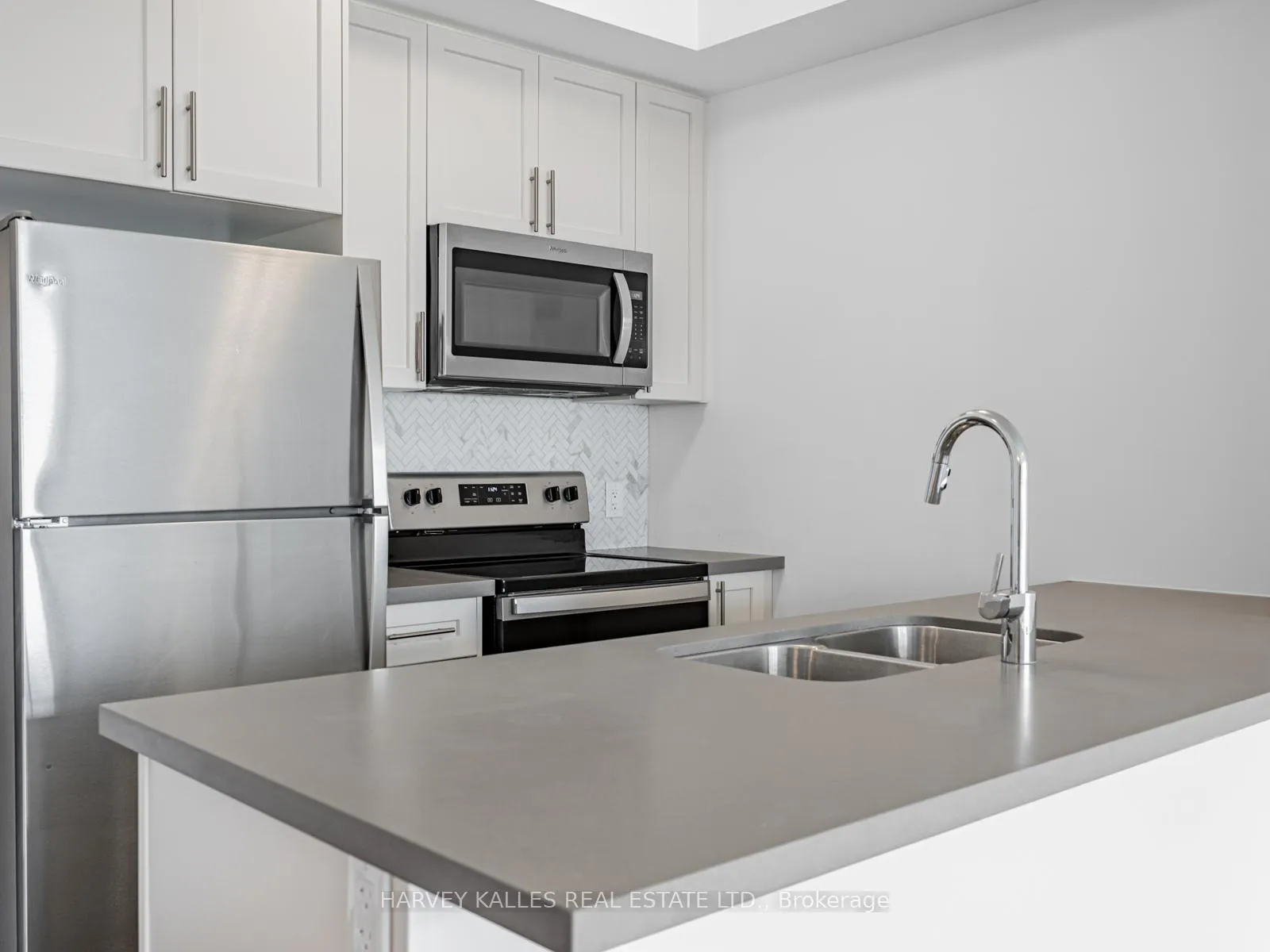 Photo 6 of Unit 604, 460 Dundas Street E, Hamilton, Waterdown — HOMEH