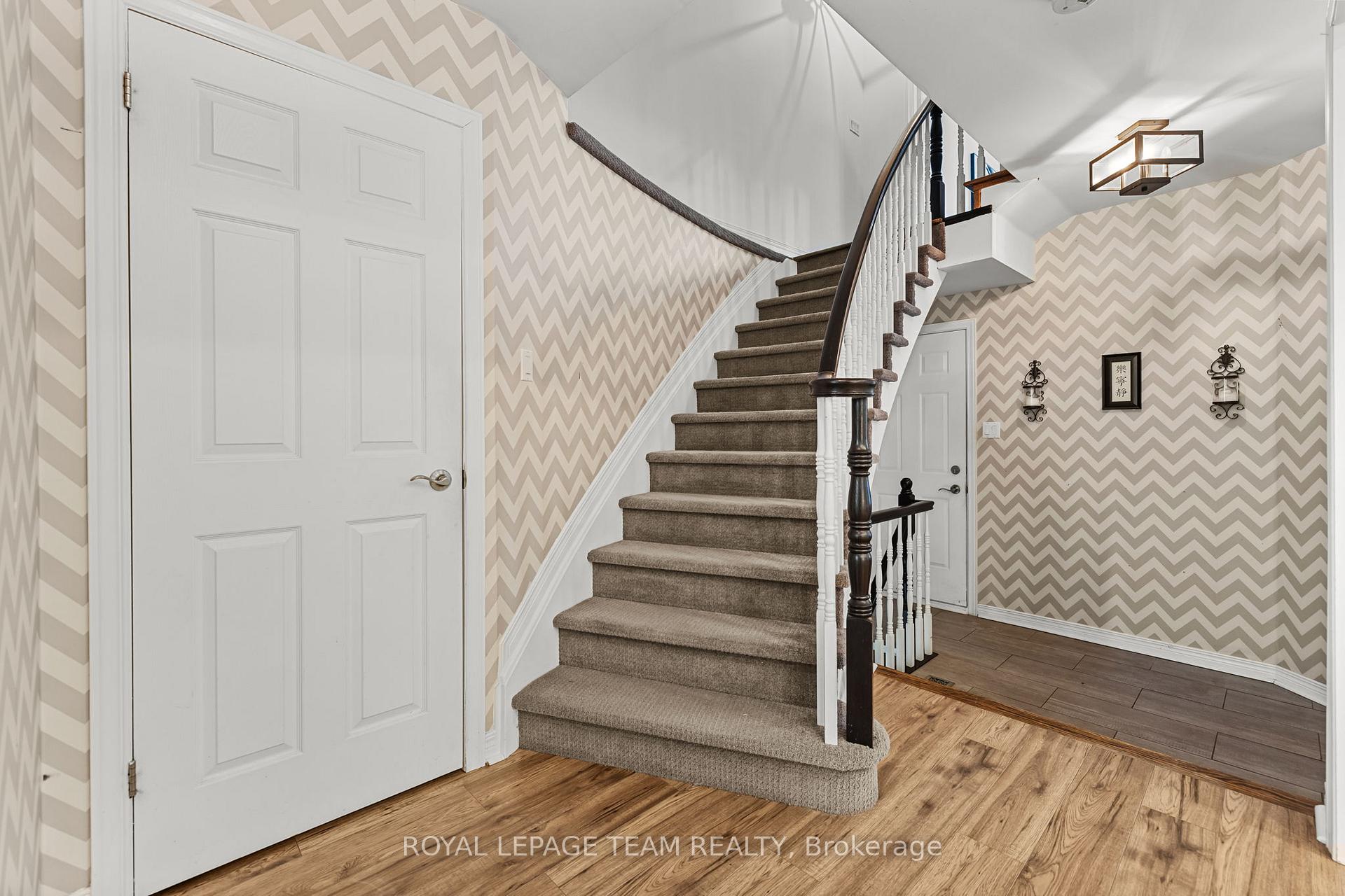 Photo 4 of 1563 Marley Crescent, Ottawa, Carson Grove — HOMEH