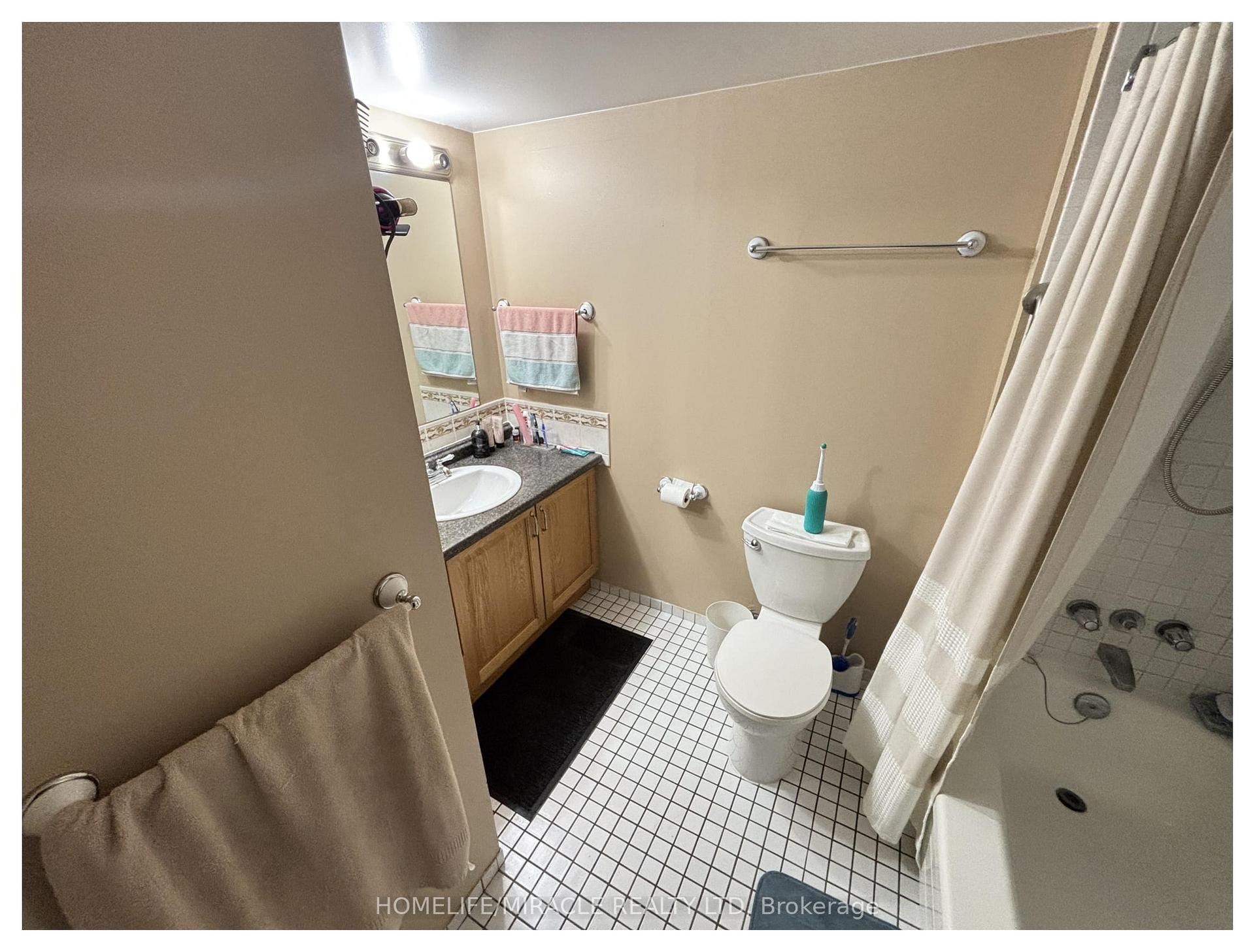 Photo 32 of Unit 1409, 2760 Carousel Crescent, Ottawa, Emerald Woods/Sawmill Creek — HOMEH