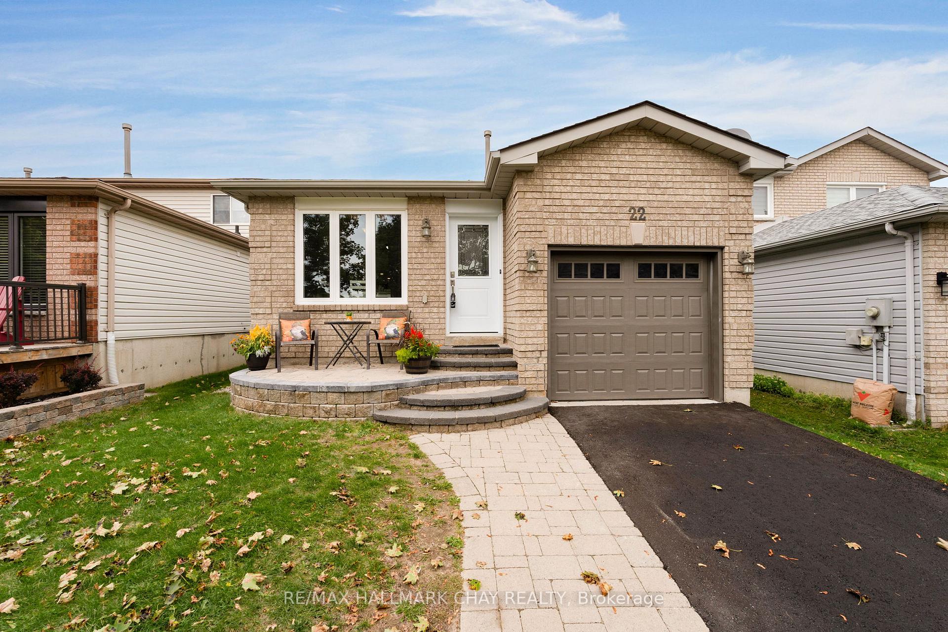 Photo 1 of 22 Assiniboine Drive, Barrie, Holly — HOMEH