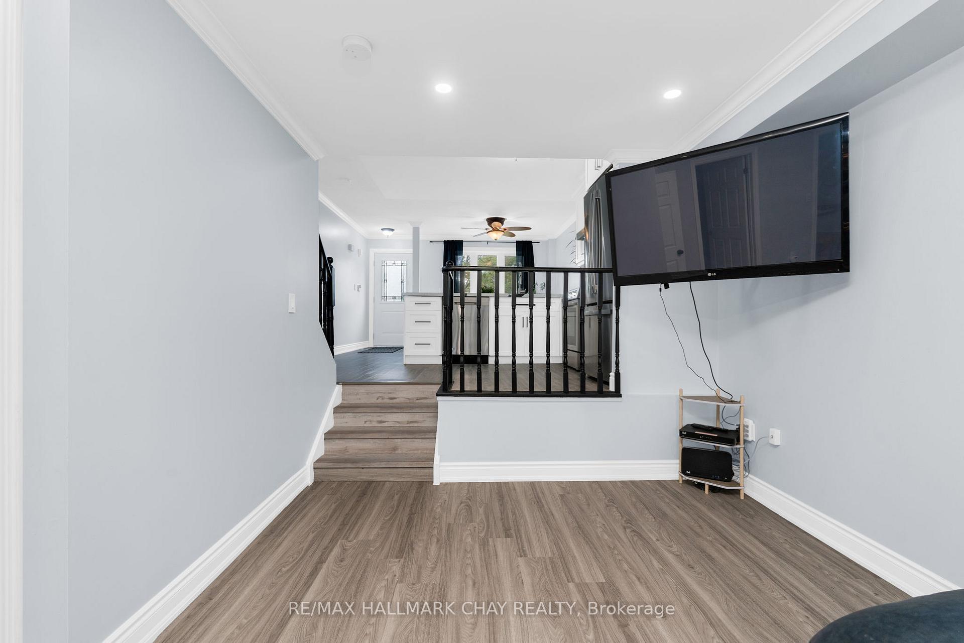 Photo 9 of 22 Assiniboine Drive, Barrie, Holly — HOMEH