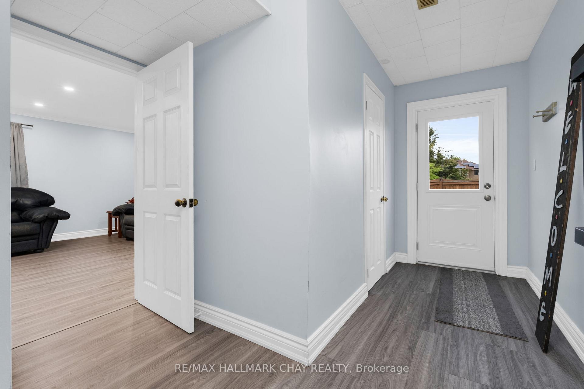 Photo 13 of 22 Assiniboine Drive, Barrie, Holly — HOMEH