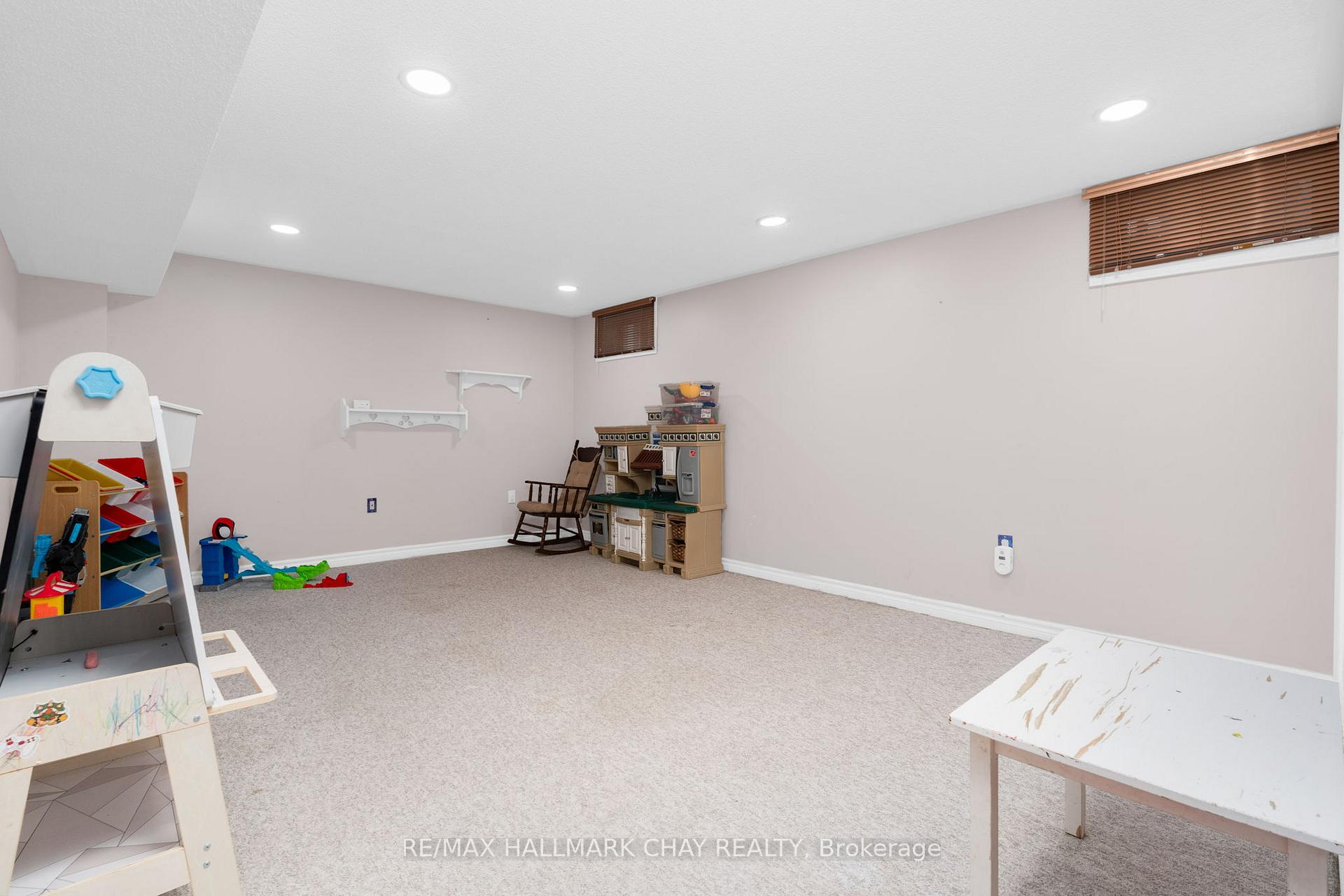 Photo 17 of 22 Assiniboine Drive, Barrie, Holly — HOMEH