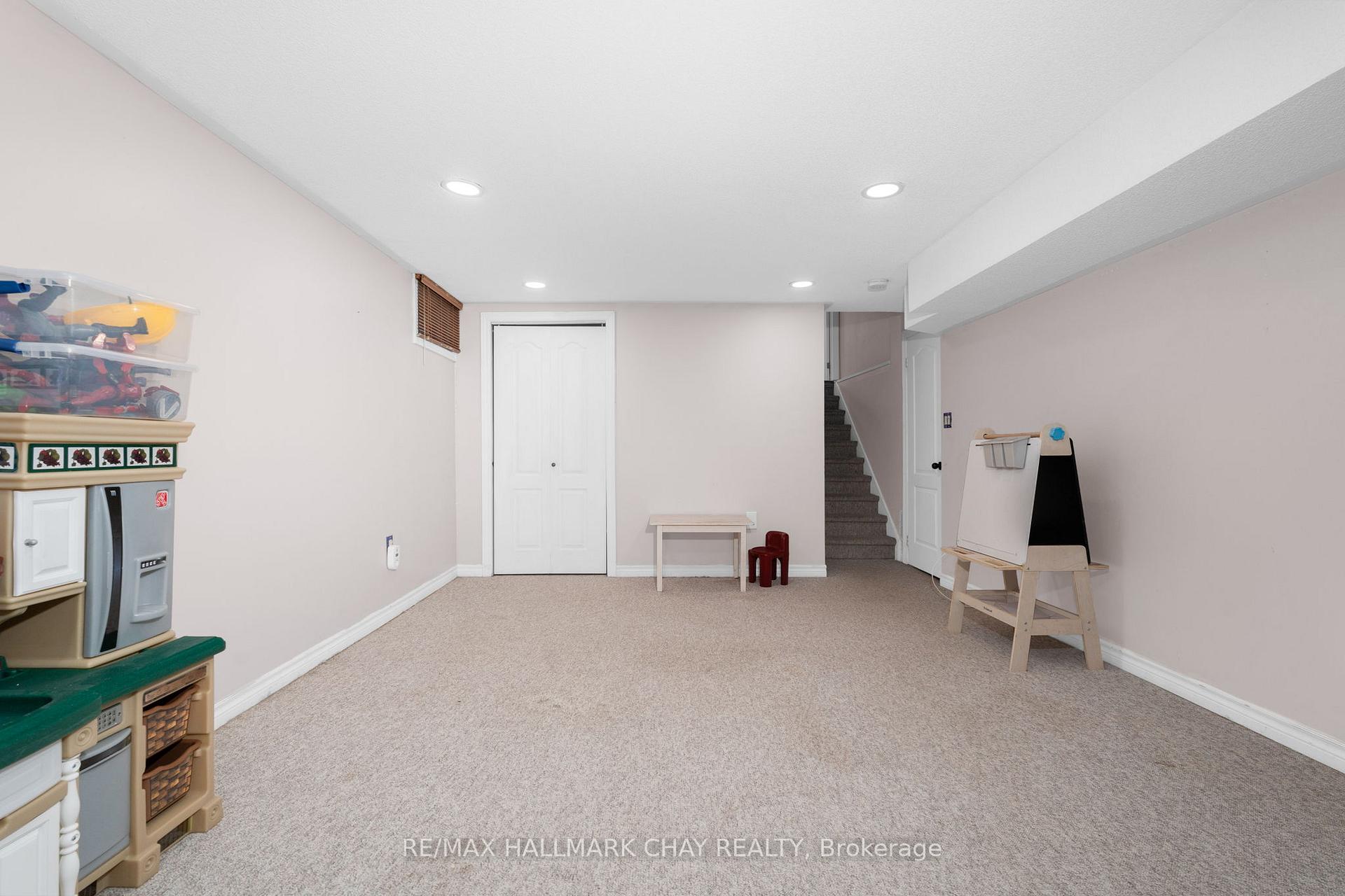 Photo 18 of 22 Assiniboine Drive, Barrie, Holly — HOMEH