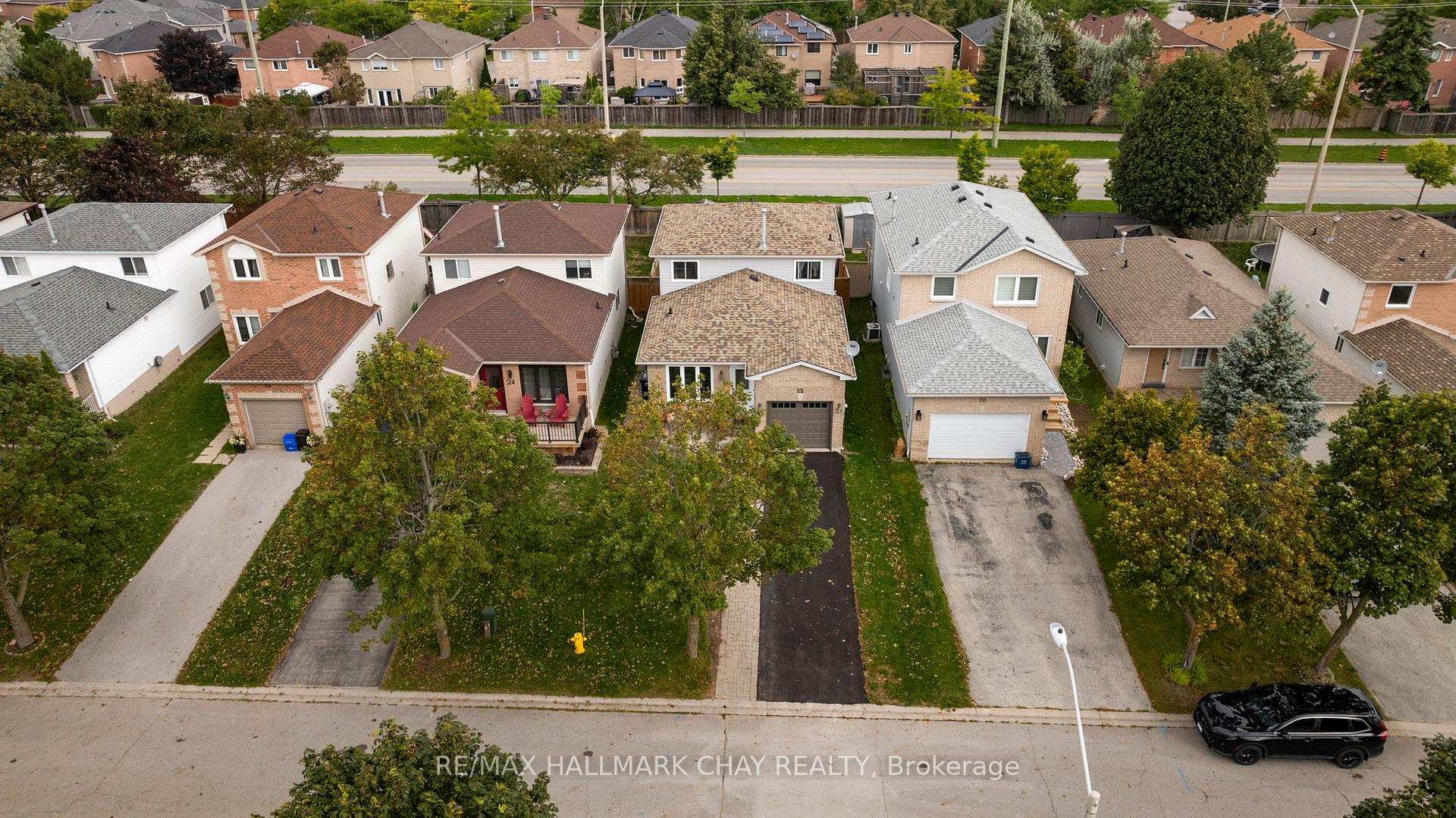 Photo 30 of 22 Assiniboine Drive, Barrie, Holly — HOMEH
