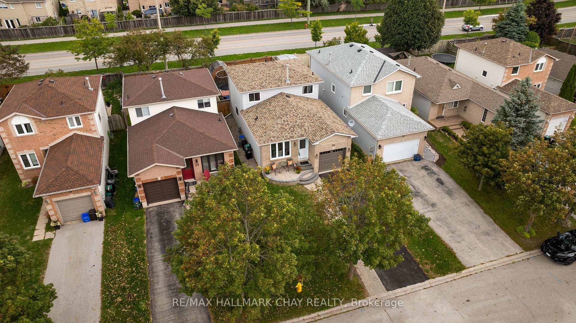 Photo 32 of 22 Assiniboine Drive, Barrie, Holly — HOMEH