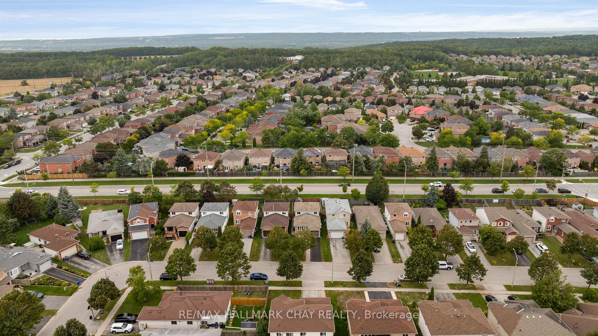 Photo 33 of 22 Assiniboine Drive, Barrie, Holly — HOMEH