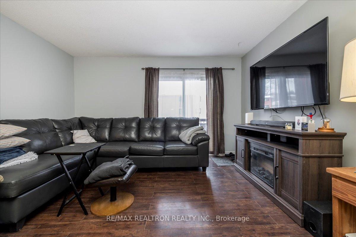 Photo 5 of Unit K6, 155 Edgehill Drive, Barrie, Letitia Heights — HOMEH