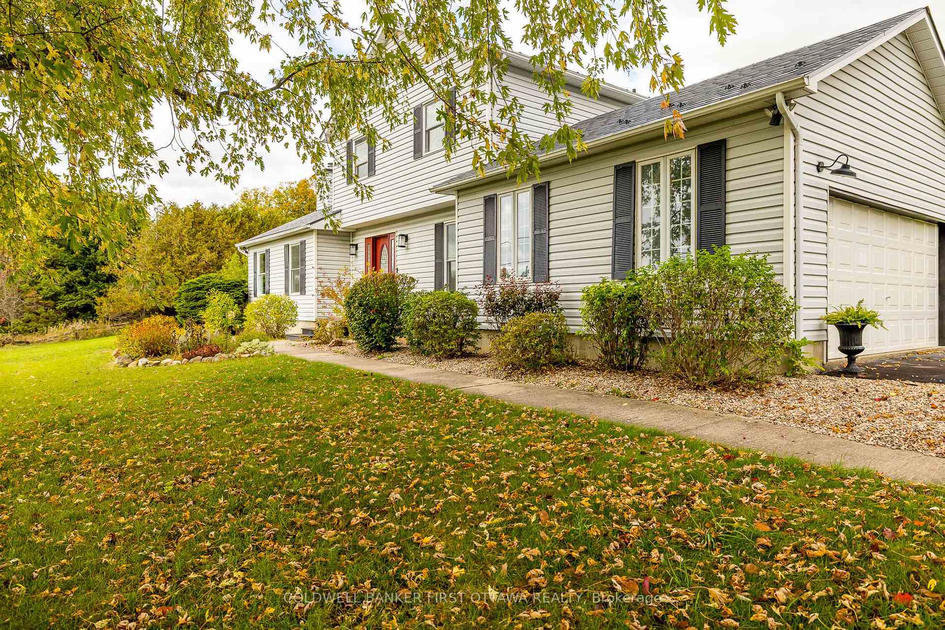 Photo 2 of 100 Manion Heights Crescent, Ottawa, Huntley Ward (South West) — HOMEH