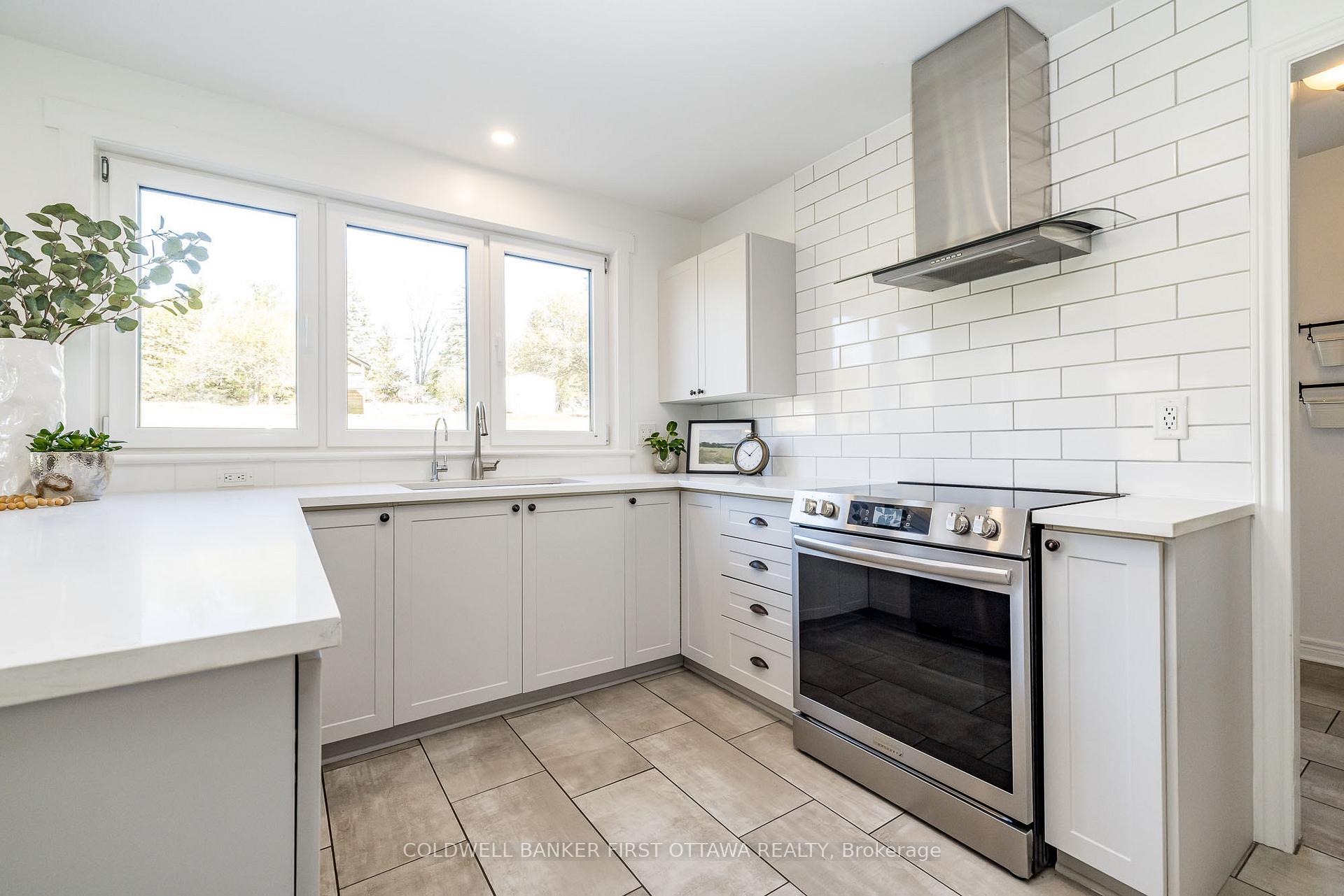 Photo 15 of 100 Manion Heights Crescent, Ottawa, Huntley Ward (South West) — HOMEH