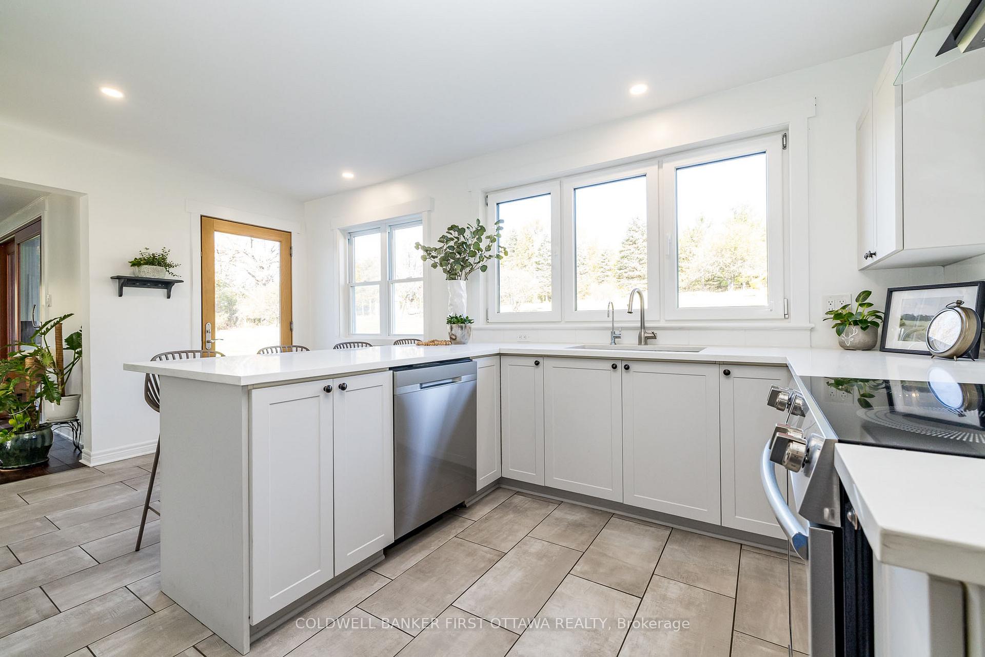 Photo 14 of 100 Manion Heights Crescent, Ottawa, Huntley Ward (South West) — HOMEH