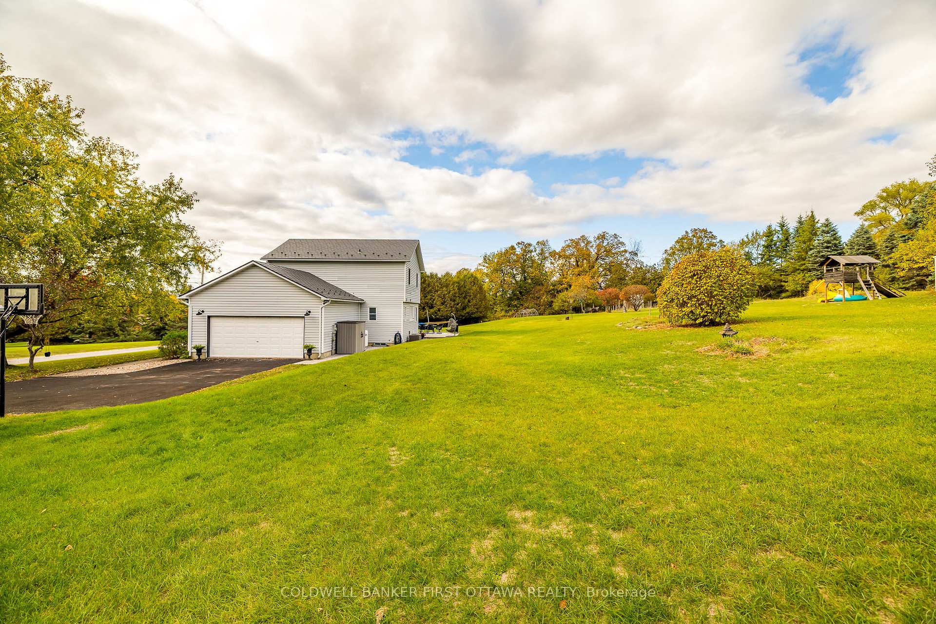 Photo 40 of 100 Manion Heights Crescent, Ottawa, Huntley Ward (South West) — HOMEH