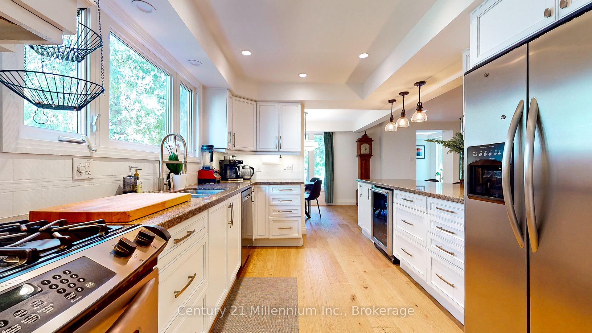 Photo 12 of 10 Sunset Court, Collingwood — HOMEH