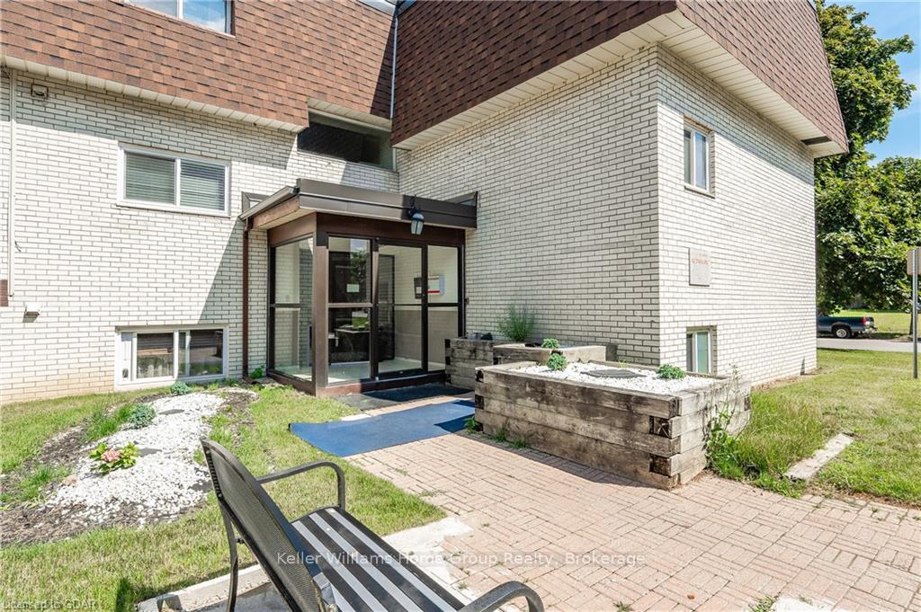 Photo 3 of Unit 101, 53 Conroy Crescent, Guelph, Dovercliffe Park/Old University — HOMEH